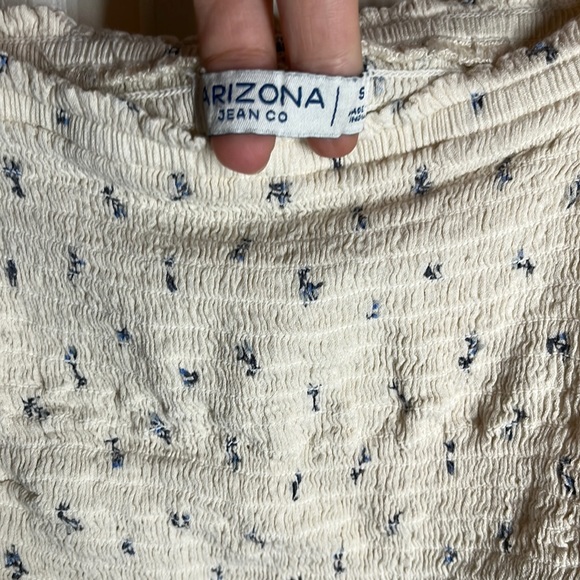 Arizona Jean Co. Small. White flowery Blouse - Picture 3 of 3